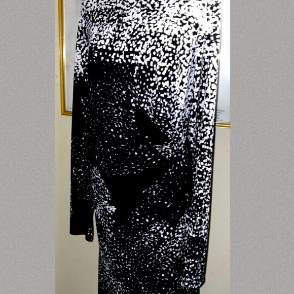 AMERICAN LIVING BLACK & WHITE SILKY KNIT SHEATH DRESS~BOAT NECKLINE~RUCHING~16 - Picture 4 of 7